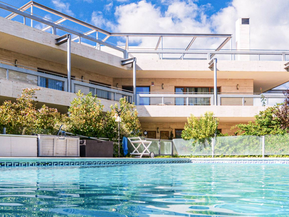Gran casa moderna en Valdemarín