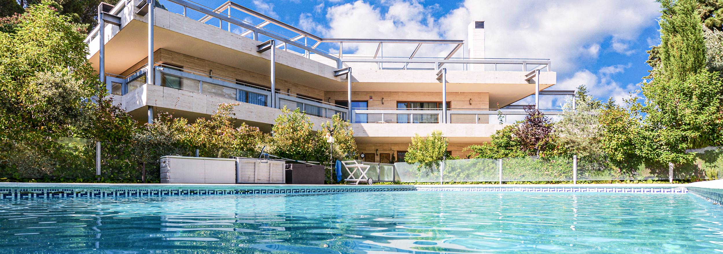 Gran casa moderna en Valdemarín