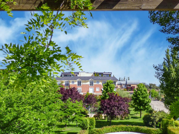 Valdemarín: terraza, jardín y vistas